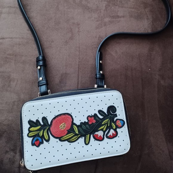 Dream Control Embroidered Crossbody Handbag - Picture 2 of 6